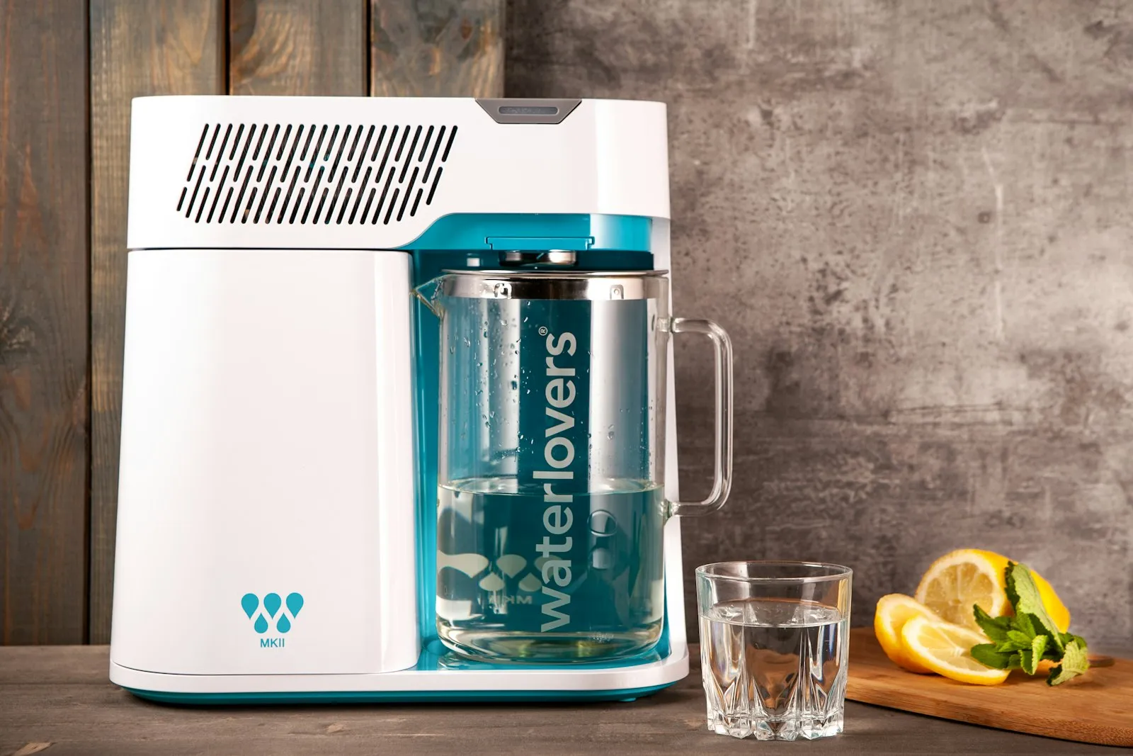mesin kangen water dipajang di showroom