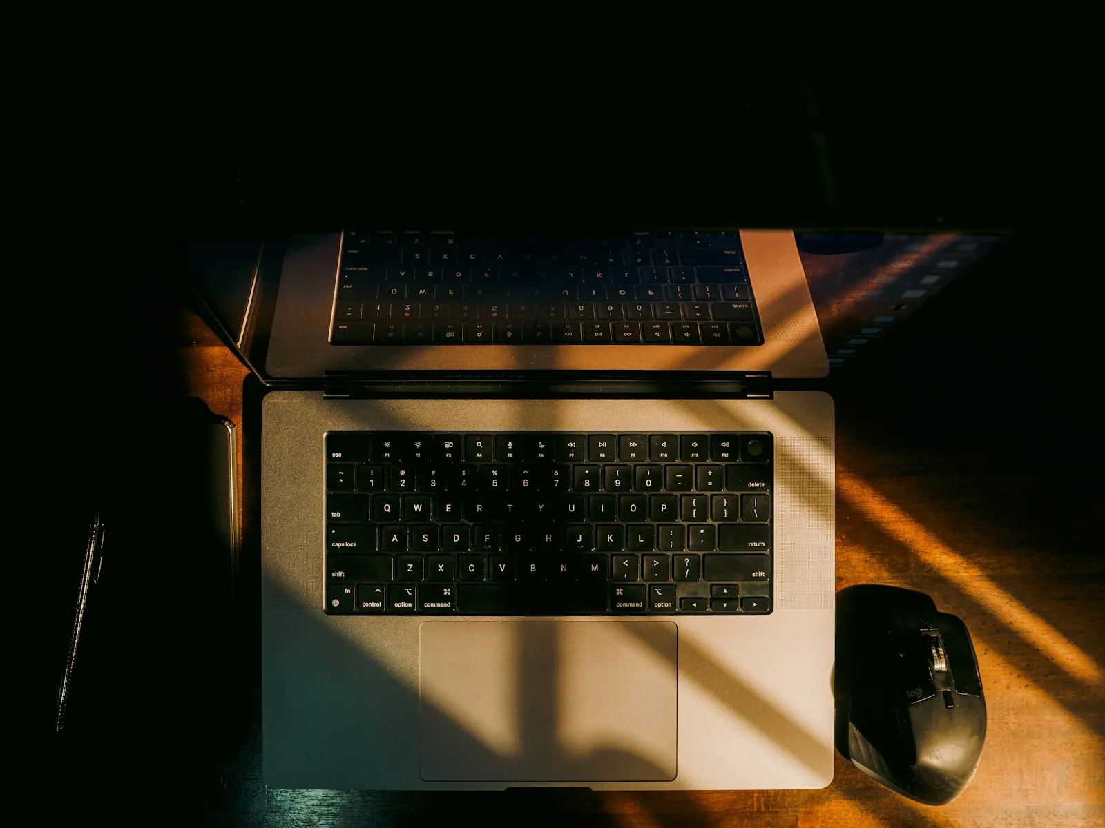thai entrepreneur working online business at home office